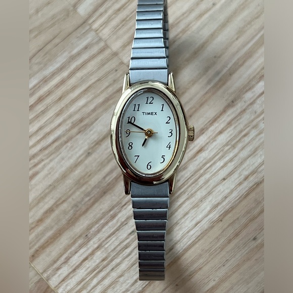 Timex Vintage Ladies Watch Gold-Tone Case Matte Stainless Bracelet White Dial main image 12